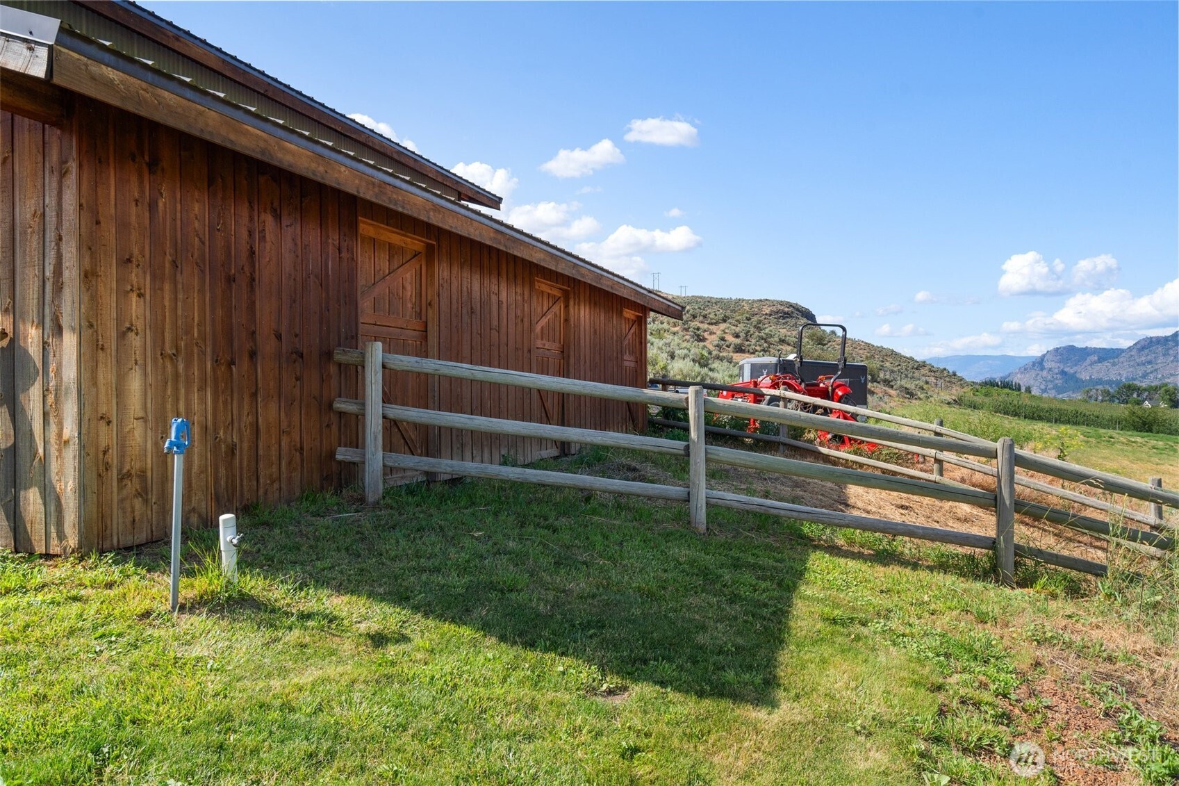 36 Rooster Flts Road Oroville, WA 98844 - Photo 3 of 6 a backyard of a house