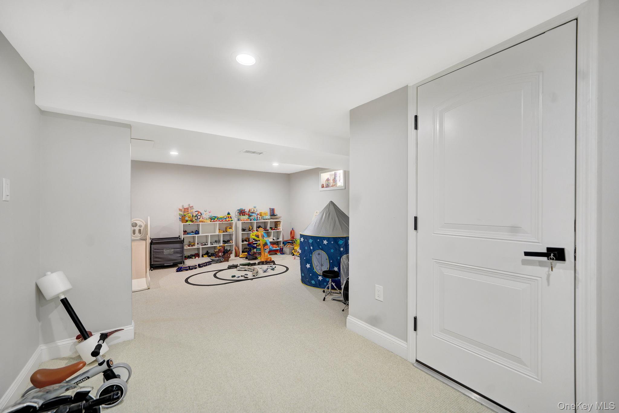 2245 Plum Tree Road East Westbury, NY 11590 - Photo 35 of 43