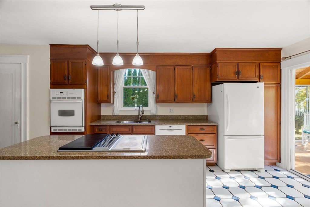 8 Little Road North Andover, MA 01845 - Photo 6 of 31 Gallery Image 6