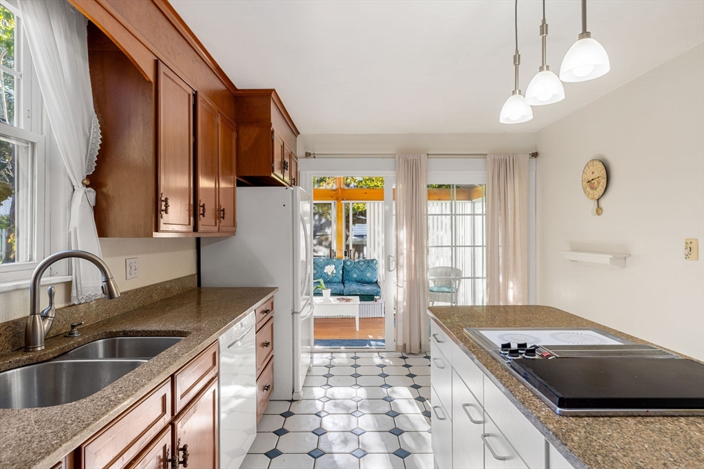 8 Little Road North Andover, MA 01845 - Photo 7 of 31 Gallery Image 7