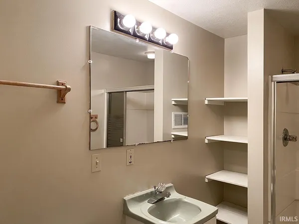 $1,600 | 603 West Allen Street, Bloomington, IN 47403