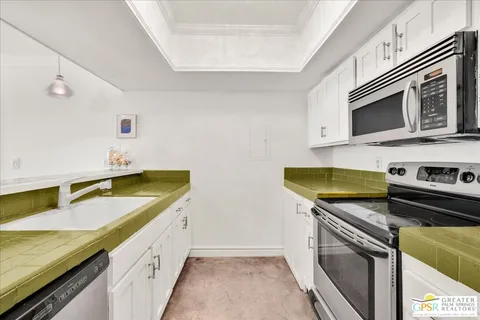 $229,000 | 1655 East Palm Canyon Drive, Unit 609, Palm Springs, CA 92264