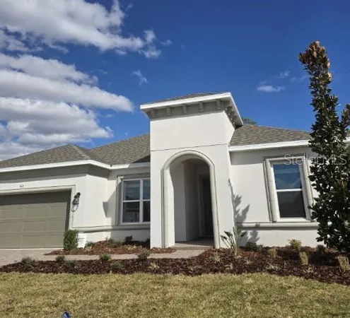 a view of a house with backyard