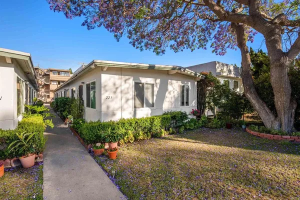 $3,600,000 | 221-225 D Avenue, Coronado, CA 92118