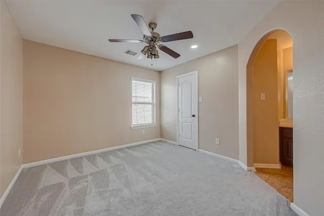 a view of a livingroom with a ceiling fan