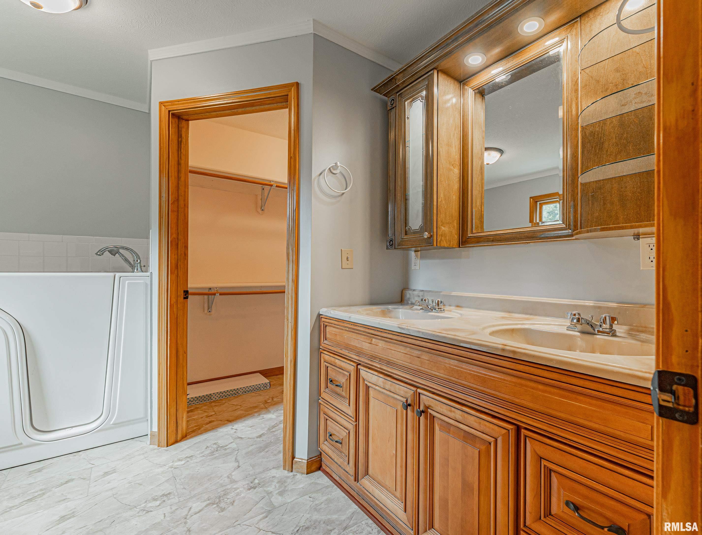 604 South Mary Street Atlanta, IL 61723 - Photo 26 of 38