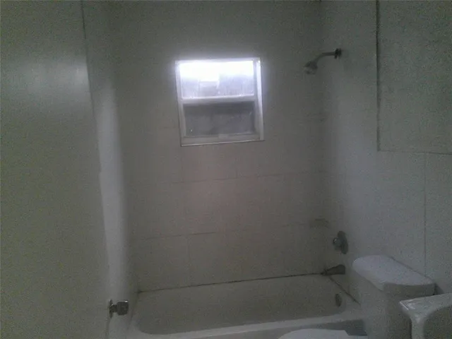 $2,000 | Undisclosed Address, Opa-Locka, FL 33054