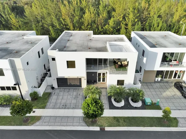 $1,550,000 | 10055 Northwest 77th Street, Doral, FL 33178