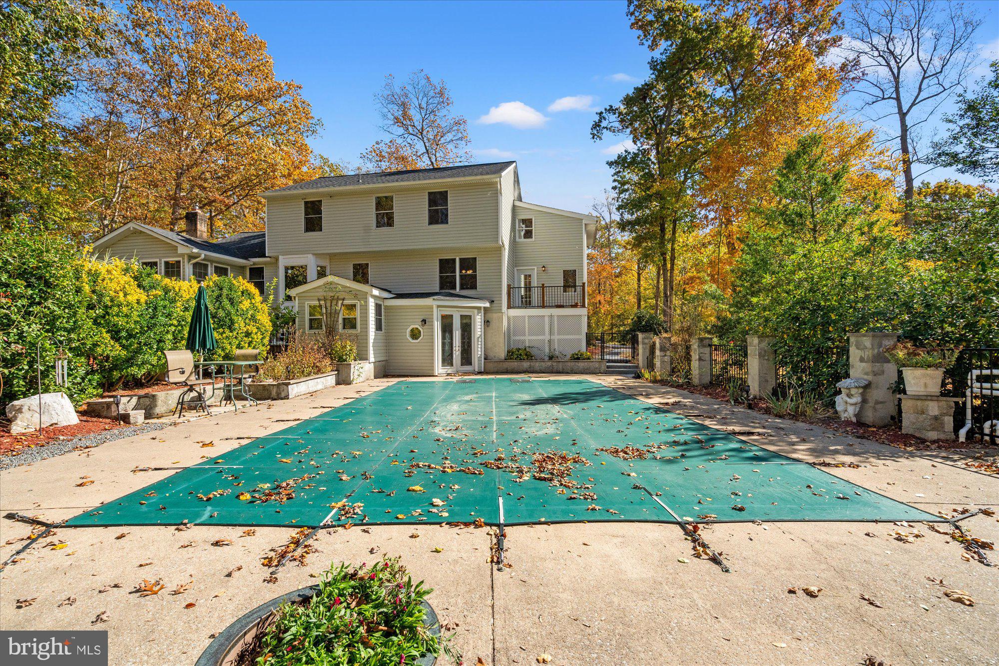 14520 Idlebrook Court Manassas, VA 20112 - Photo 34 of 87 a front view of a house with garden