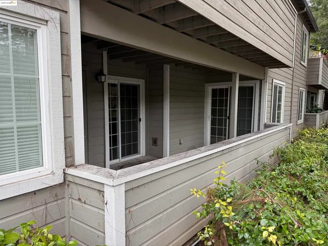 $3,195 | 510 Canyon Oaks Drive, Unit C, Oakland, CA 94605