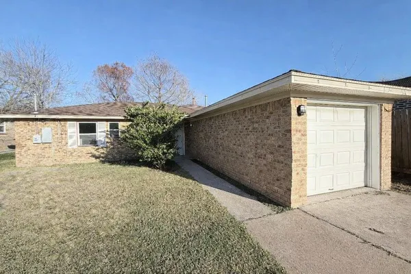 $1,550 | 214 South Texas Street, Texas City, TX 77591