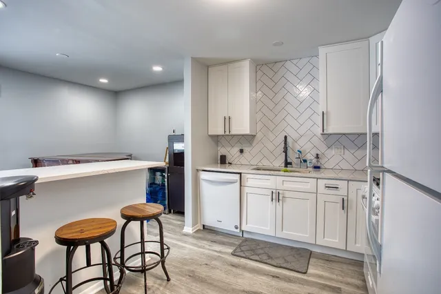 $2,100 | 1732 Harrow Court, Unit D, Wheaton, IL 60189