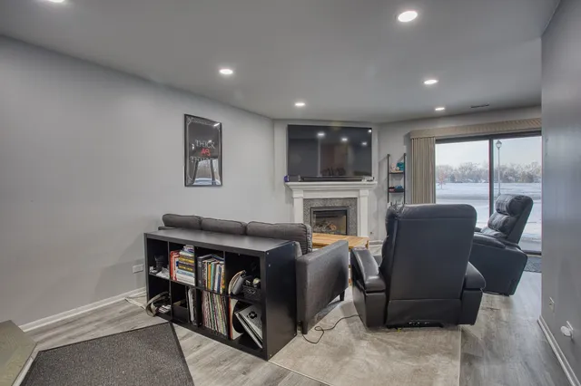 $2,100 | 1732 Harrow Court, Unit D, Wheaton, IL 60189