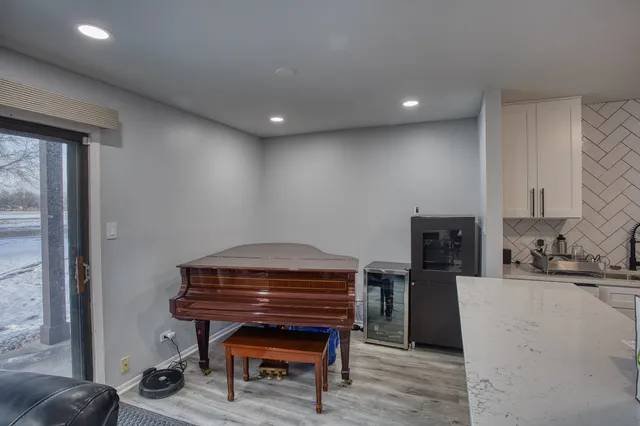 $2,100 | 1732 Harrow Court, Unit D, Wheaton, IL 60189