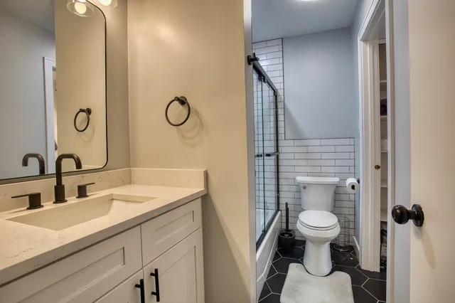 $2,100 | 1732 Harrow Court, Unit D, Wheaton, IL 60189