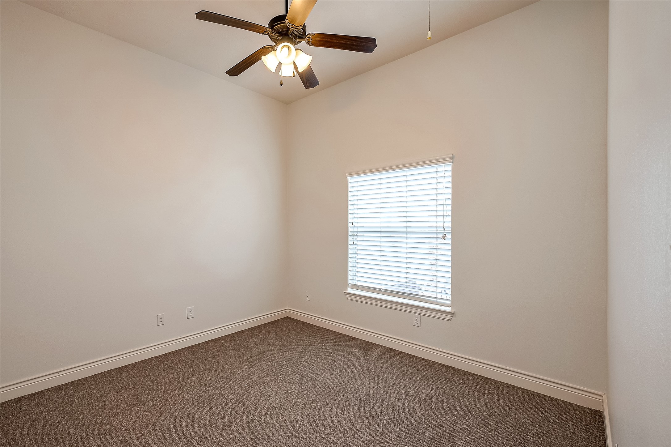 5608 Kansas Street, Unit B Houston, TX 77007 - Photo 21 of 24 View of the secondary bedroom.