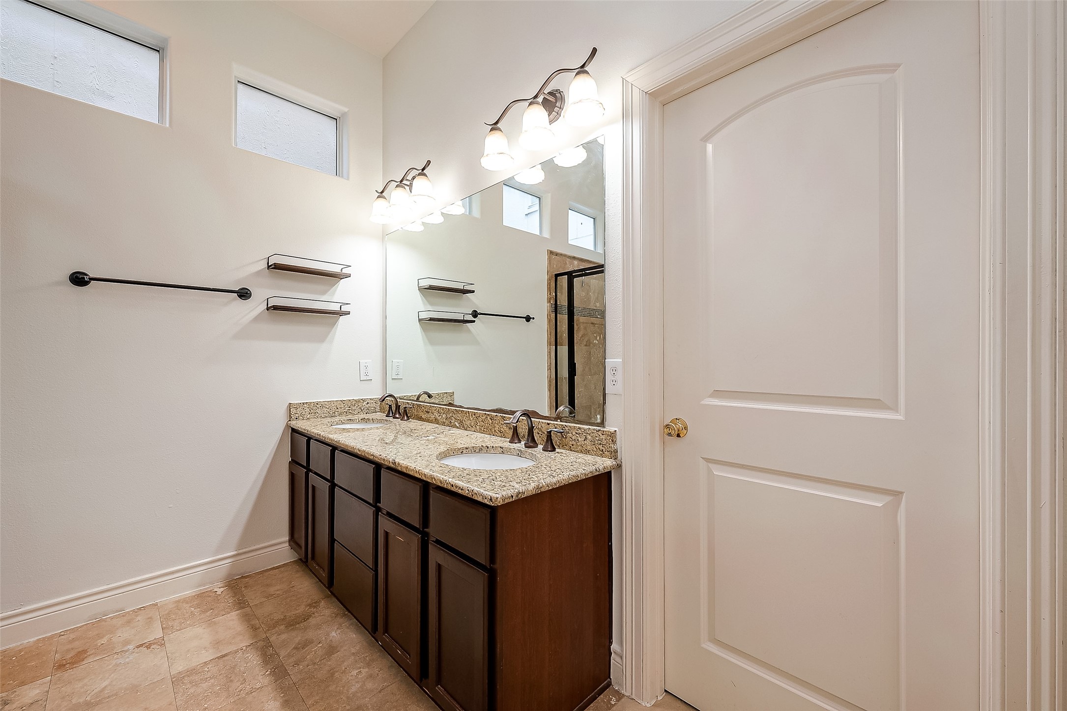 5608 Kansas Street, Unit B Houston, TX 77007 - Photo 23 of 24 Alternate view of primary bathroom, full walk in closet located to the right.