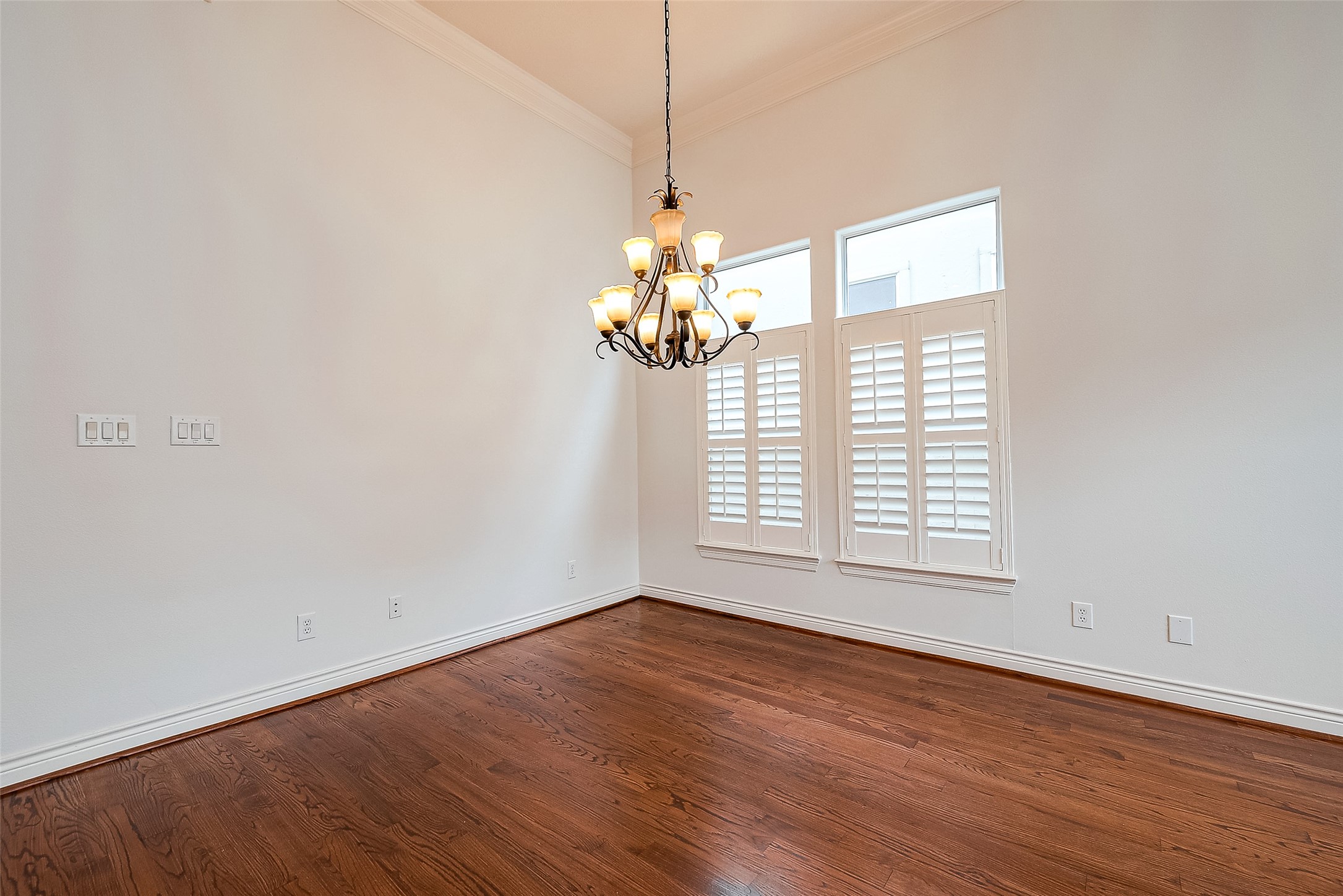 5608 Kansas Street, Unit B Houston, TX 77007 - Photo 4 of 24 Dining area with plantation shutters that open to allow more natural light.