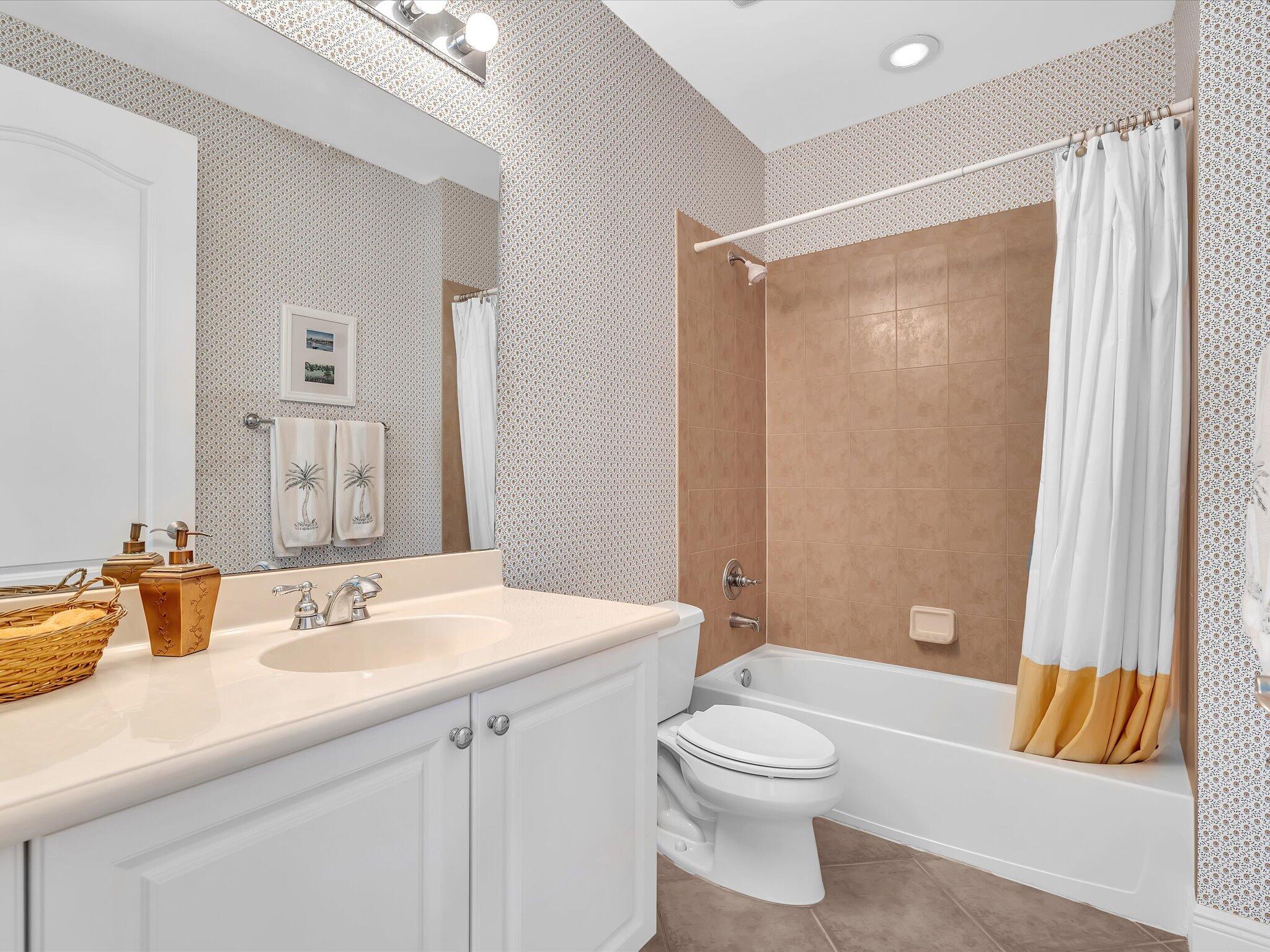 5575 Northeast Trieste Way Boca Raton, FL 33487 - Photo 28 of 38 Second Bath