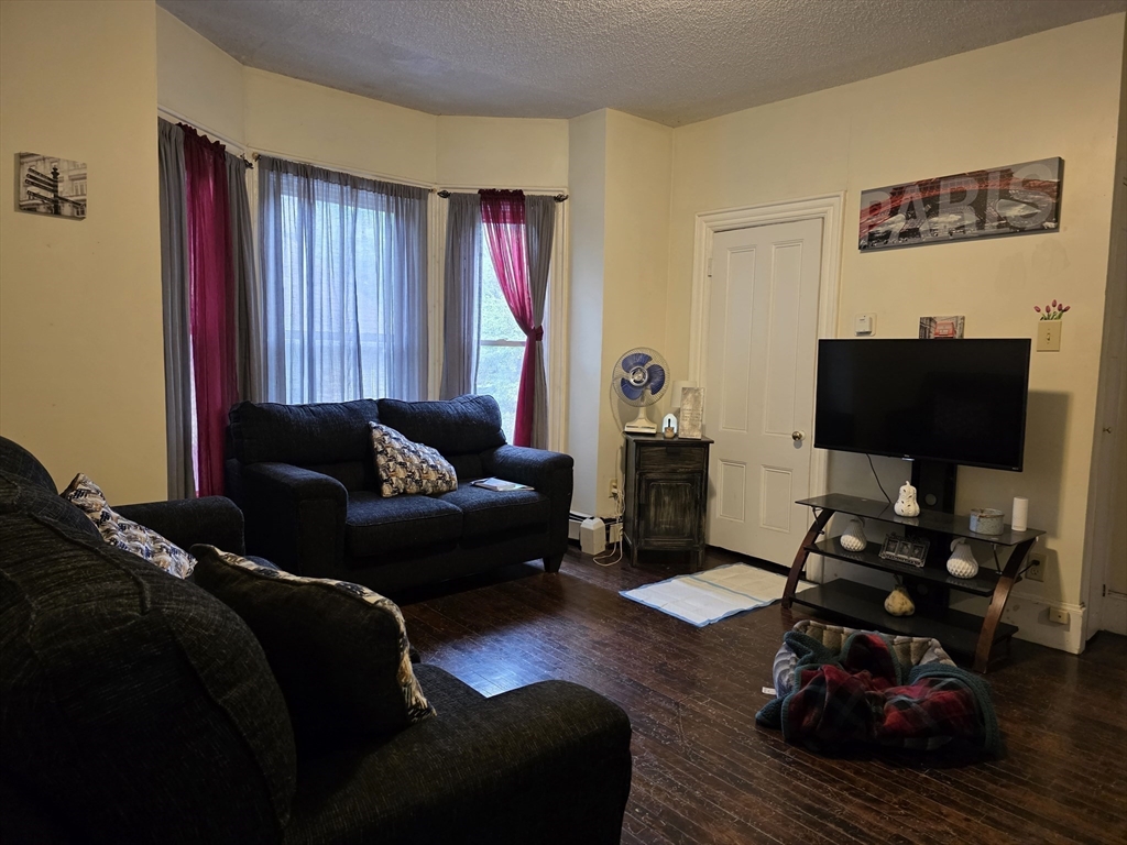 4 Home Street Worcester, MA 01609 - Photo 9 of 20