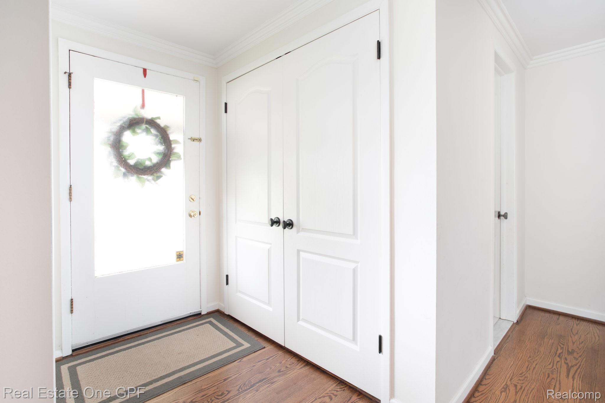 559 Cook Road Grosse Pointe, MI 48236 - Photo 4 of 47 13.jpg
