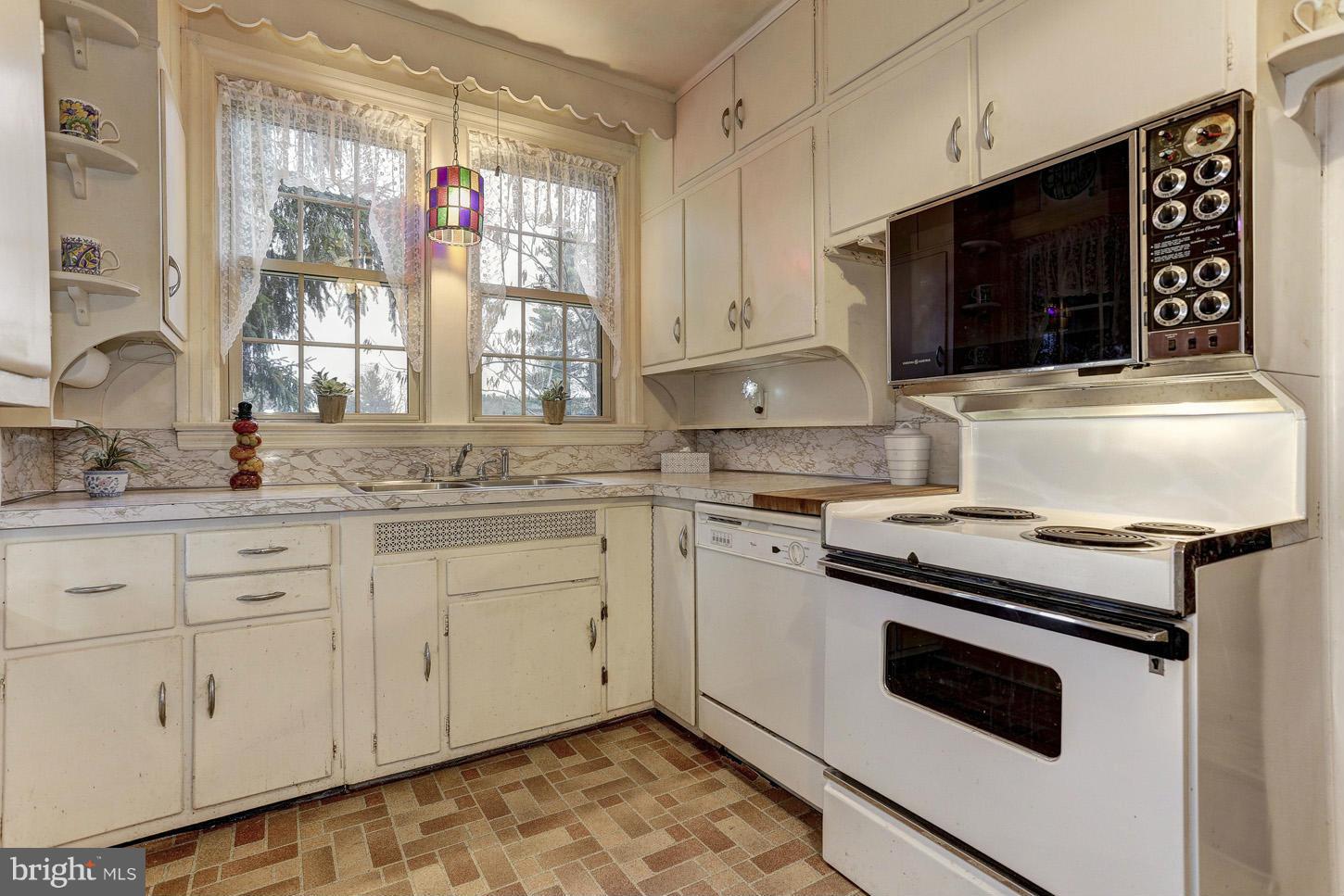 4428 Teeter Road Taneytown, MD 21787 - Photo 8 of 26 Kitchen