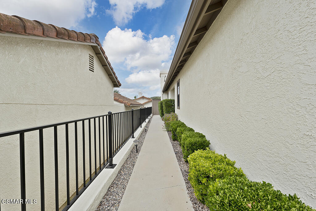 629 Cartpath Place Simi Valley, CA 93065 - Photo 3 of 32 629 Cartpath Place - HSHPro_11