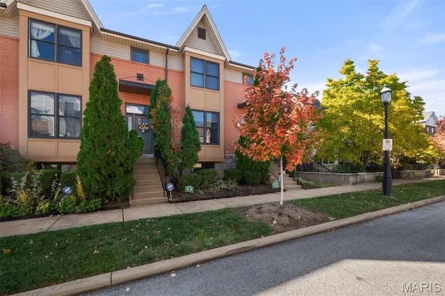$359,999 | 4208 Olive Street, Unit 4208, St. Louis, MO 63108
