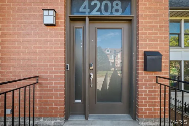 $359,999 | 4208 Olive Street, Unit 4208, St. Louis, MO 63108