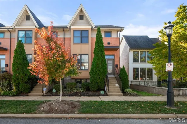 $359,999 | 4208 Olive Street, Unit 4208, St. Louis, MO 63108