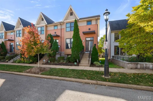 $359,999 | 4208 Olive Street, Unit 4208, St. Louis, MO 63108