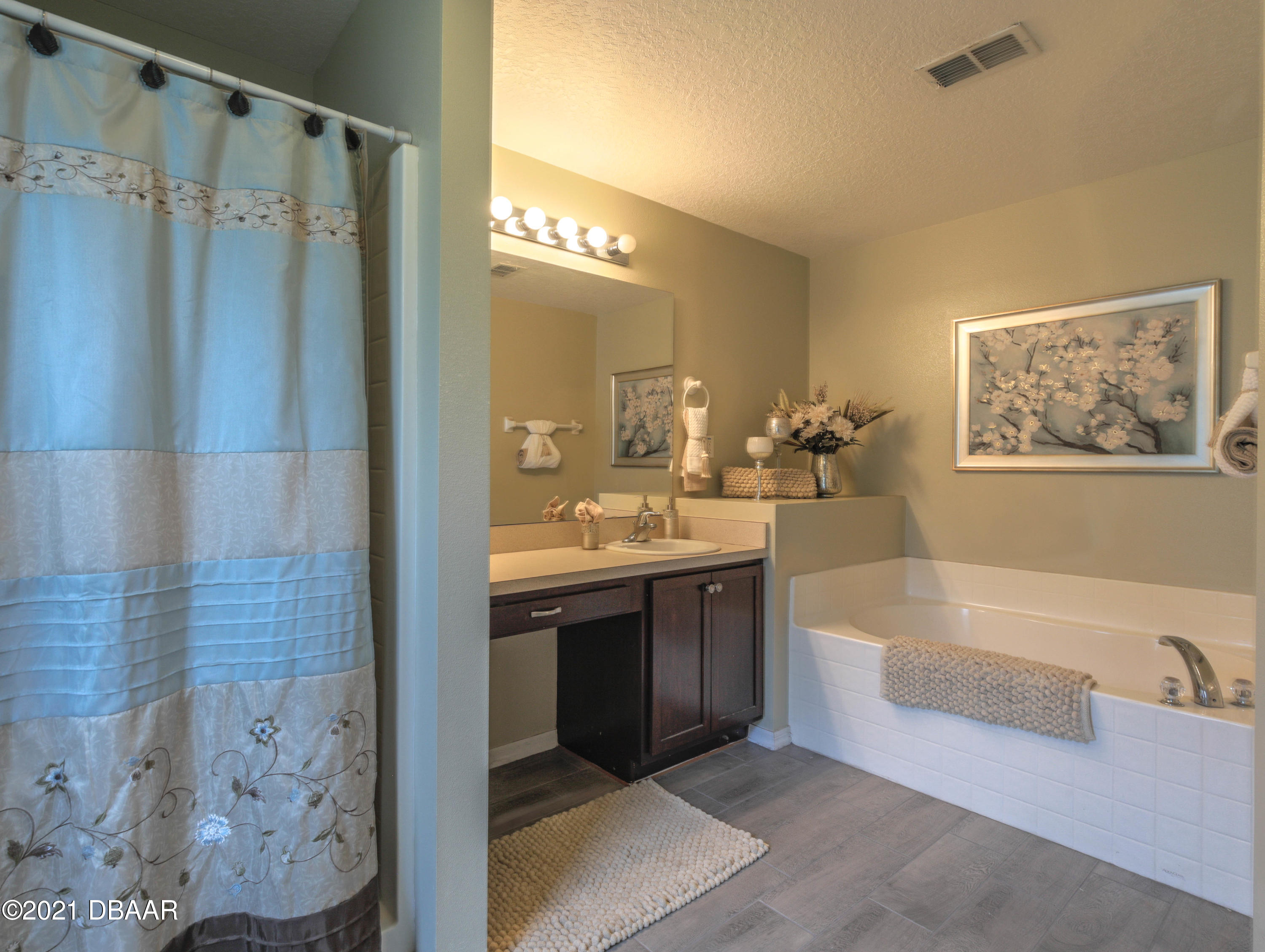 1811 Lime Tree Drive Edgewater, FL 32132 - Photo 19 of 35 a bathroom with a bathtub a sink and a mirror