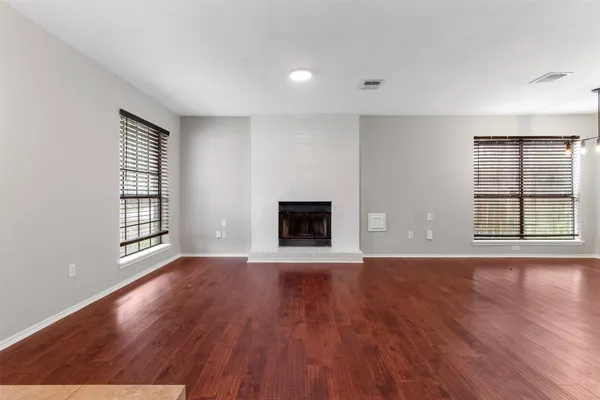 $359,900 | 102 Summer Crest Circle, The Woodlands, TX 77381