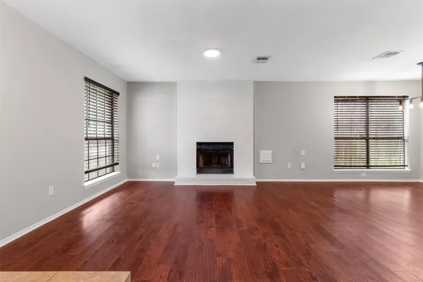 $349,900 | 102 Summer Crest Circle, The Woodlands, TX 77381