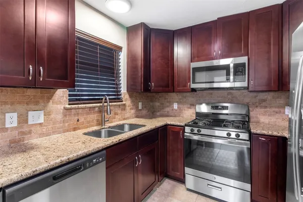 $359,900 | 102 Summer Crest Circle, The Woodlands, TX 77381