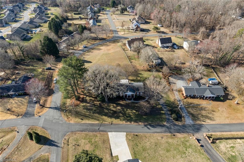 5572 Folkstone Road Pfafftown, NC 27040 - Photo 4 of 18 Gallery Image 4
