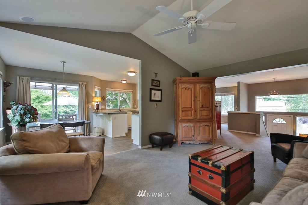 5308 Picnic Point Road Edmonds, WA 98026 - Photo 5 of 25 Gallery Image 5