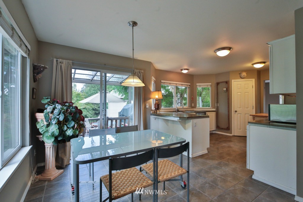 5308 Picnic Point Road Edmonds, WA 98026 - Photo 6 of 25 Gallery Image 6