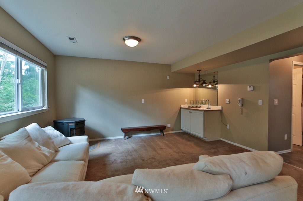 5308 Picnic Point Road Edmonds, WA 98026 - Photo 7 of 25 Gallery Image 7