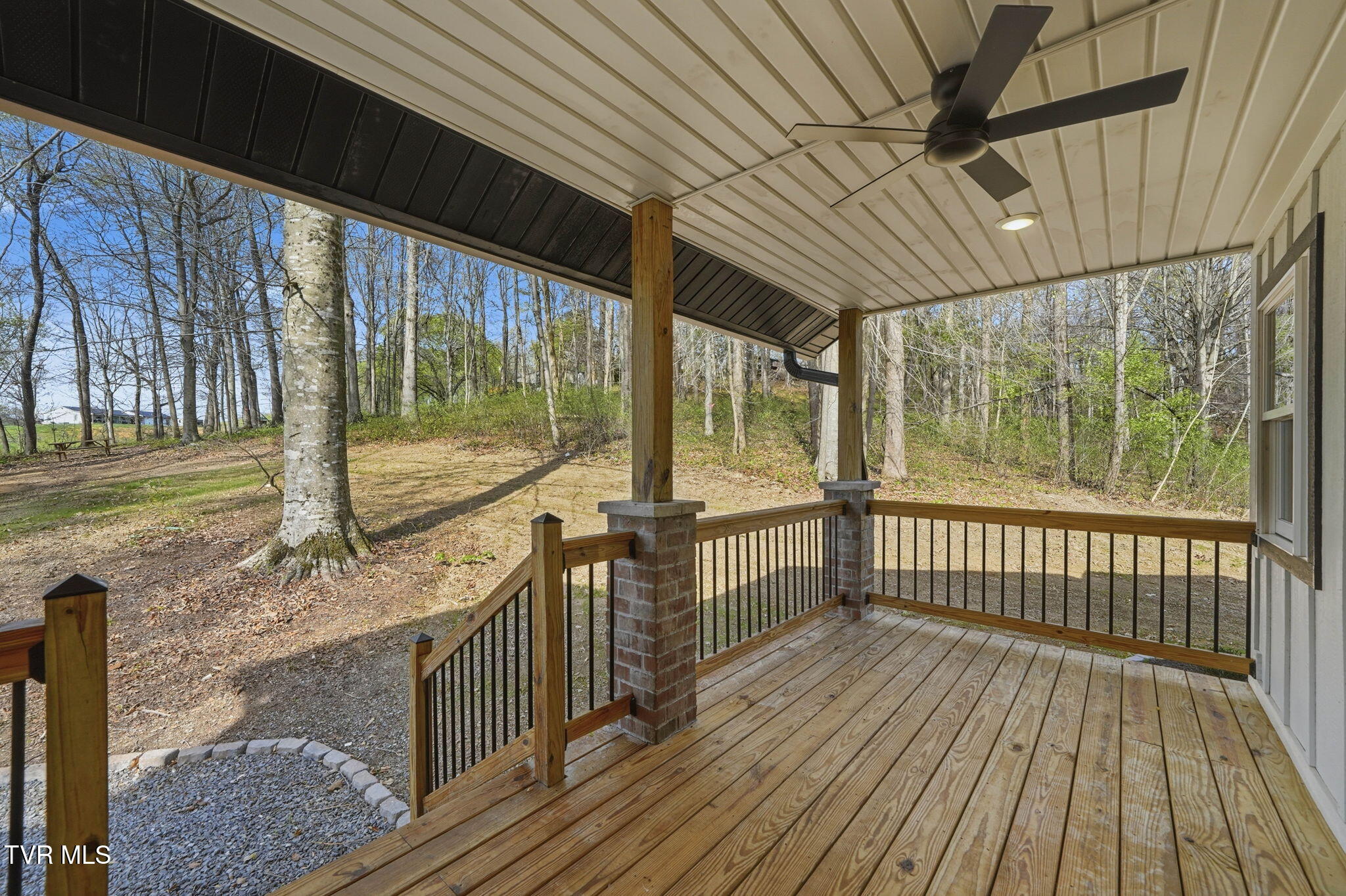 124 Hidden Valley Road Kingsport, TN 37663 - Photo 4 of 39 124 Hidden Valley Road