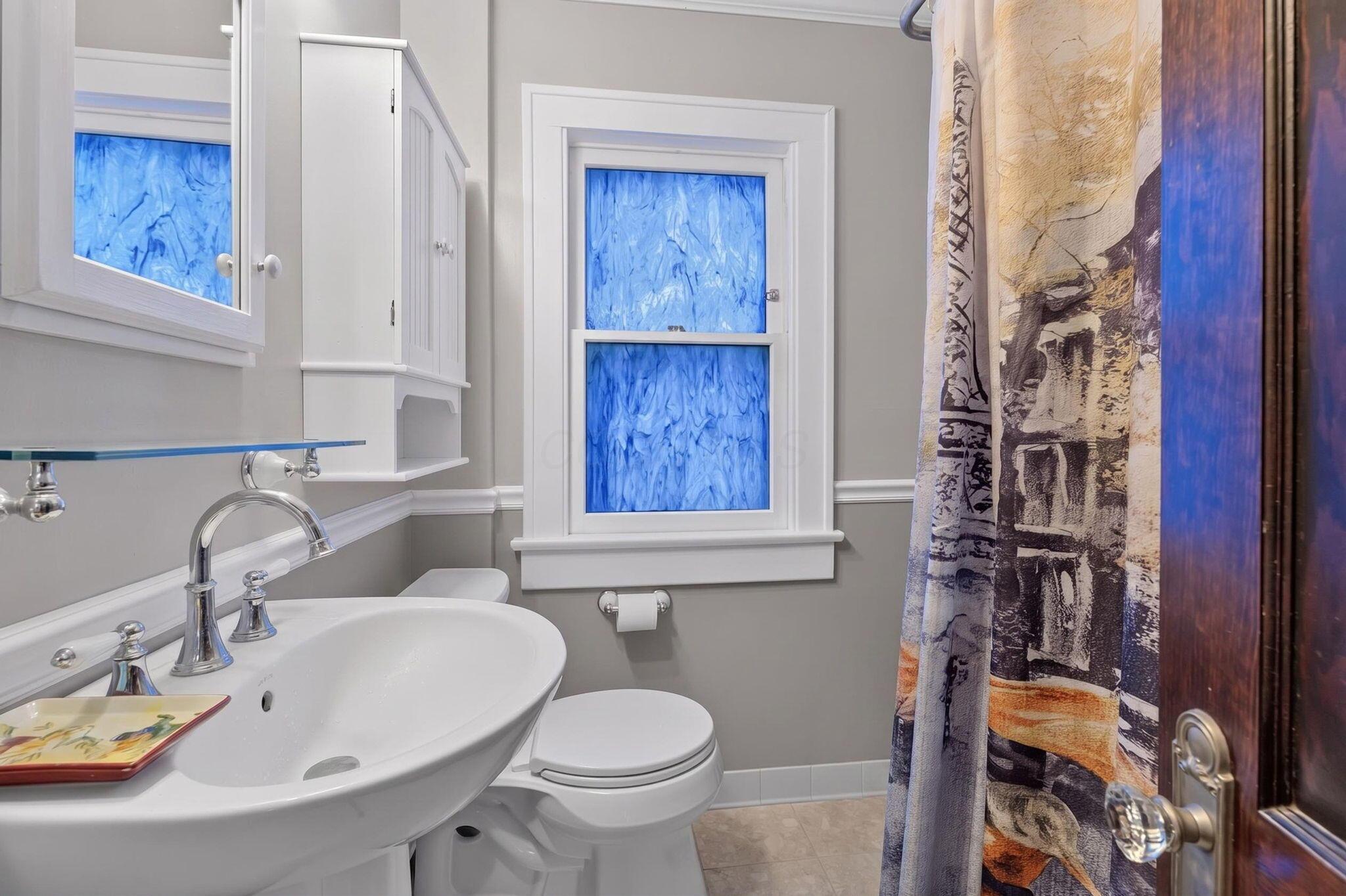 376 East Tulane Road Columbus, OH 43202 - Photo 16 of 26 Bathroom