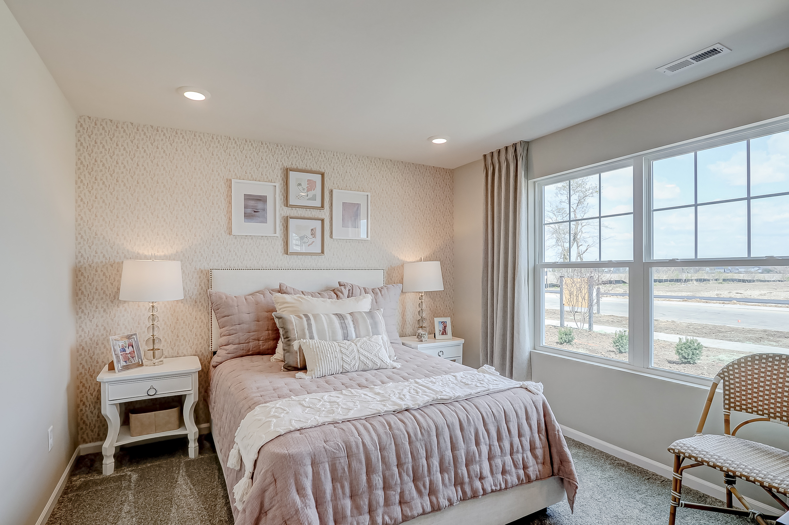 546 Comstock Road South Elgin, IL 60177 - Photo 21 of 31 a bedroom with a bed and a chair