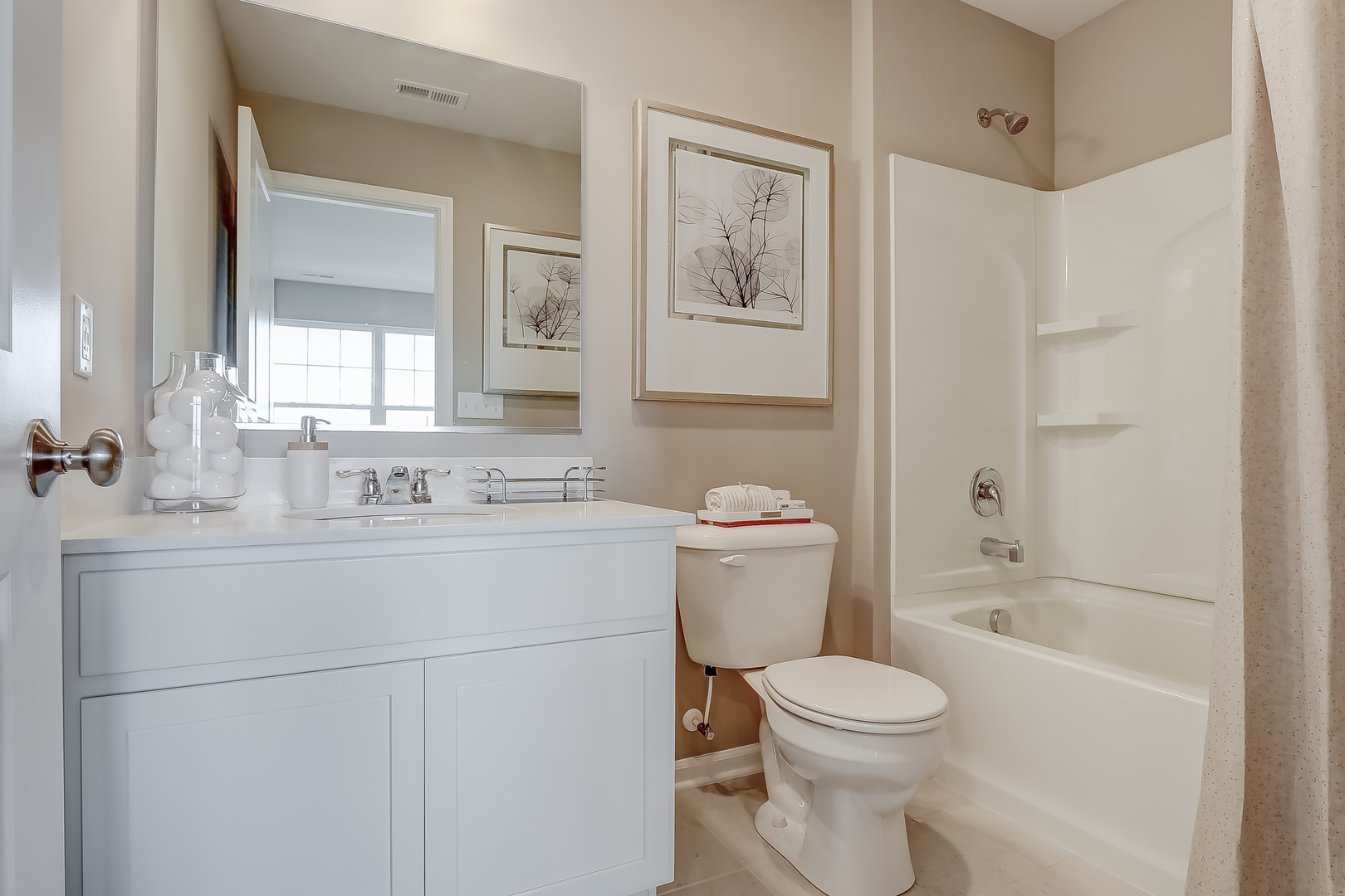 546 Comstock Road South Elgin, IL 60177 - Photo 22 of 31 a bathroom with a toilet sink and mirror