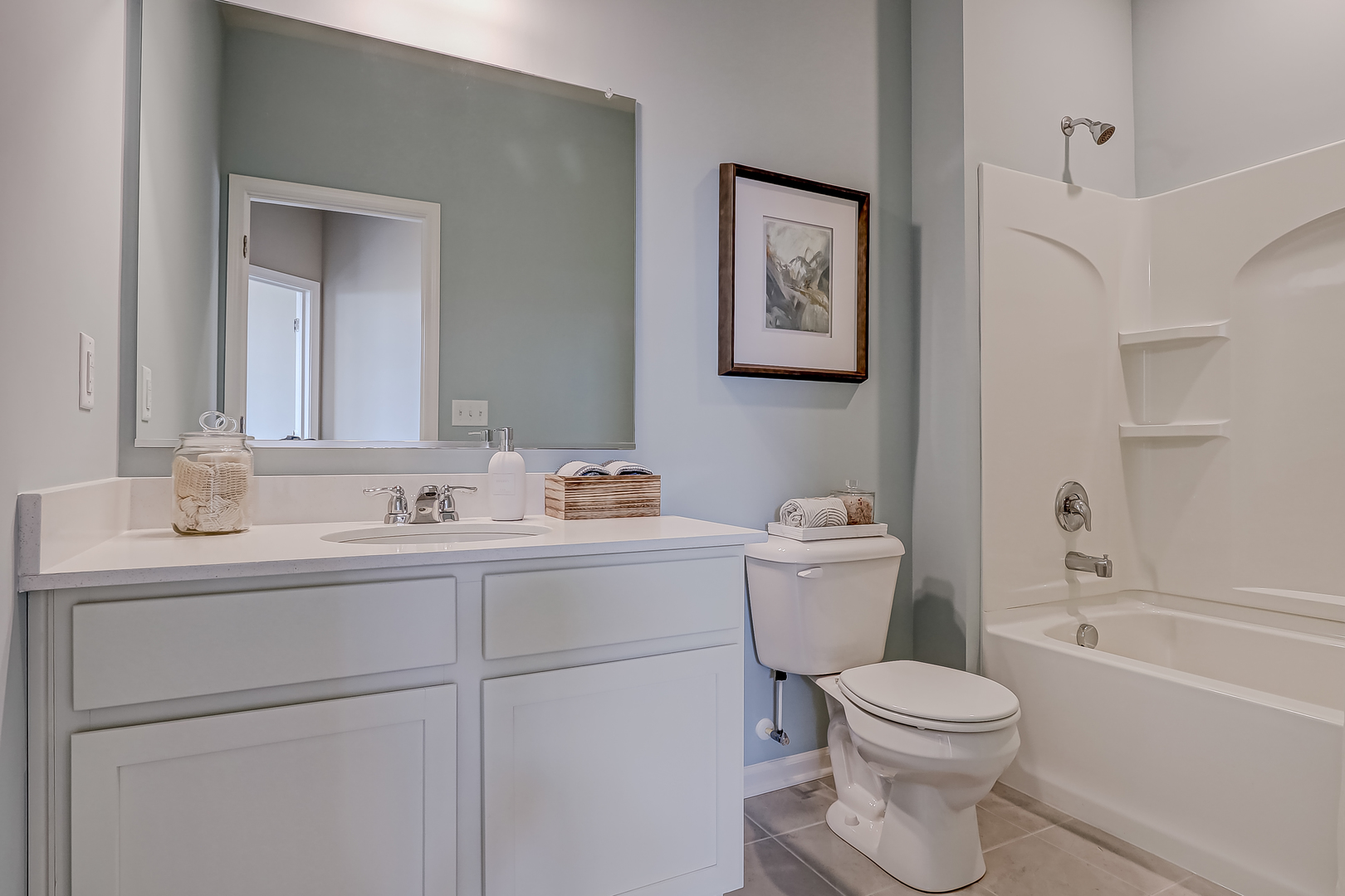 546 Comstock Road South Elgin, IL 60177 - Photo 30 of 31 a bathroom with a toilet sink vanity tub and mirror