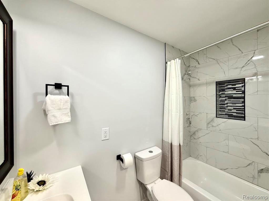 92 Foxboro Drive Rochester Hills, MI 48309 - Photo 47 of 57