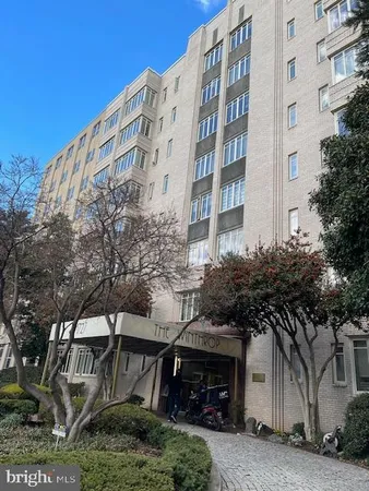 $1,700 | 1727 Massachusetts Avenue Northwest, Unit 701, Washington, DC 20036