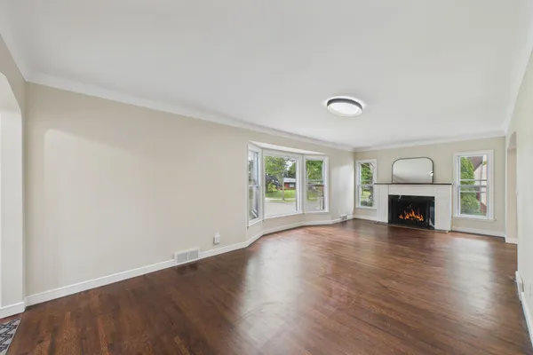 $525,000 | 1599 West Highland Parkway, St. Paul, MN 55116