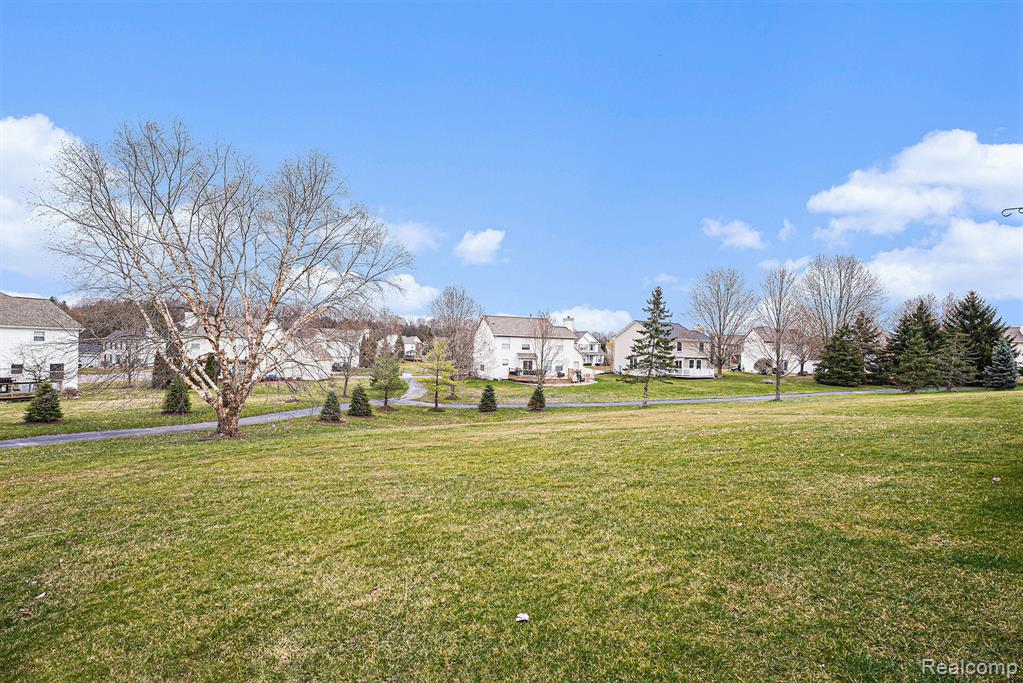 3699 Stratton Lane Howell, MI 48843 - Photo 28 of 39 Gallery Image 28