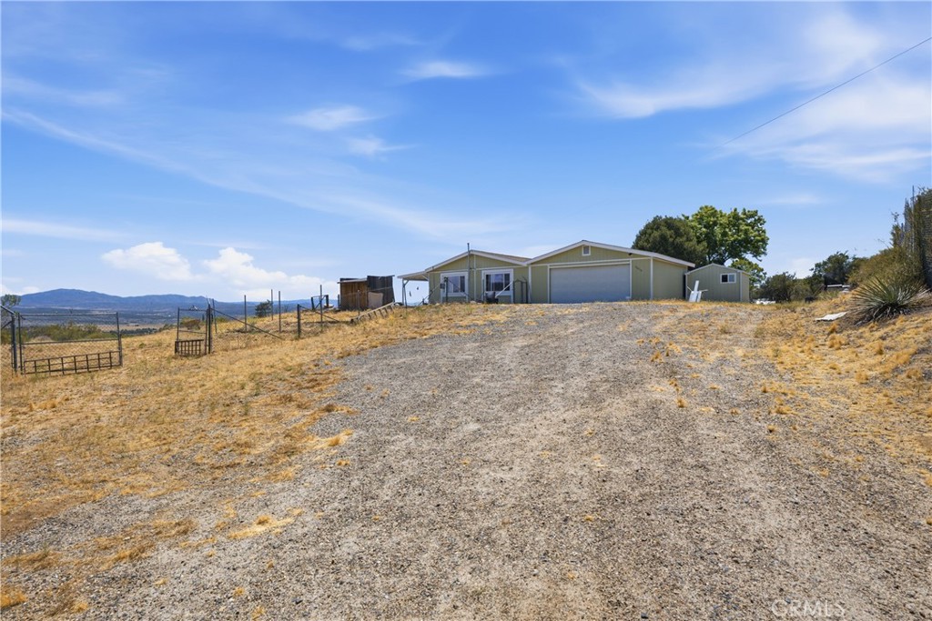 56515 Dickson Way Anza, CA 92539 - Photo 16 of 51 Driveway