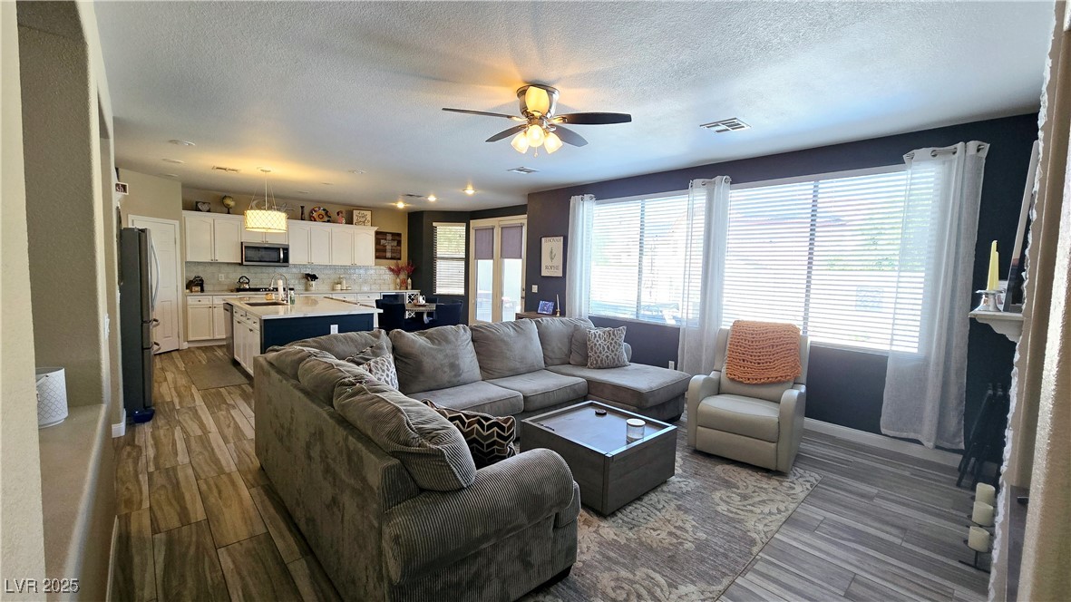 9195 Arbor Glen Street Las Vegas, NV 89123 - Photo 6 of 39